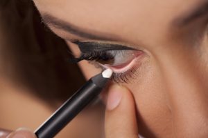 Eyeliner makeup hacks