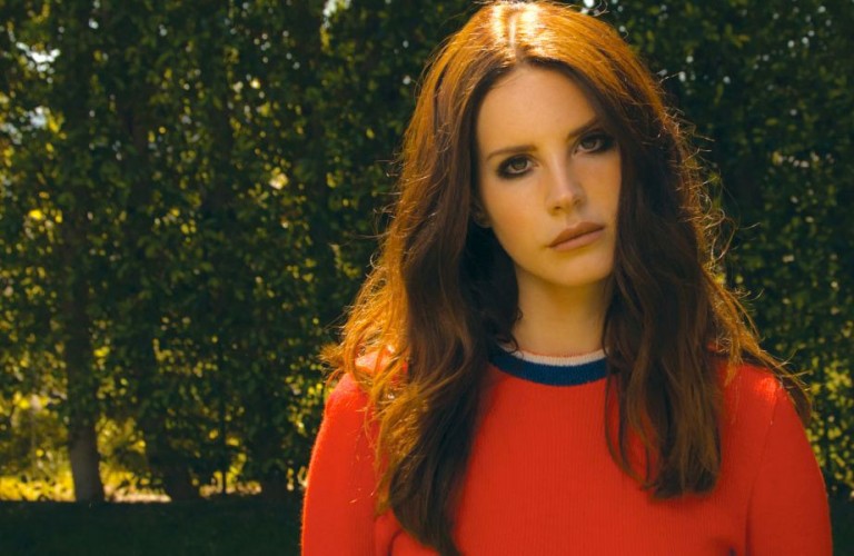 A Closer Look At The Beautiful Lana Del Rey - The life pile