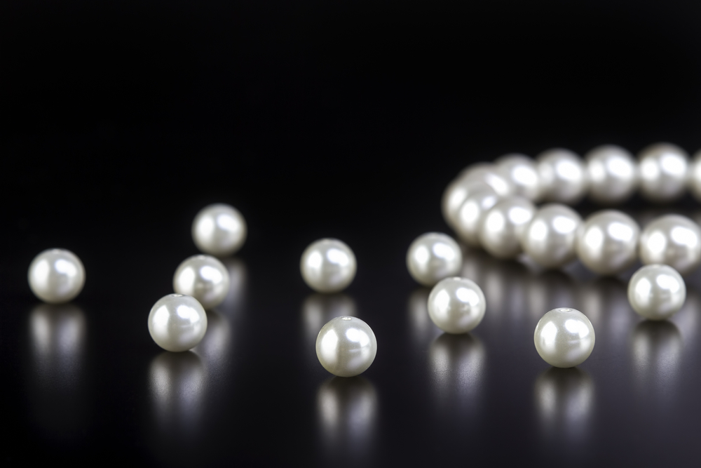 Qatar has a rich history with pearl hunting, learn how to spot real pearls from fake pearls
