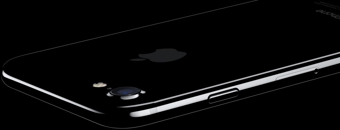 The iPhone 7 in jet black (backside)