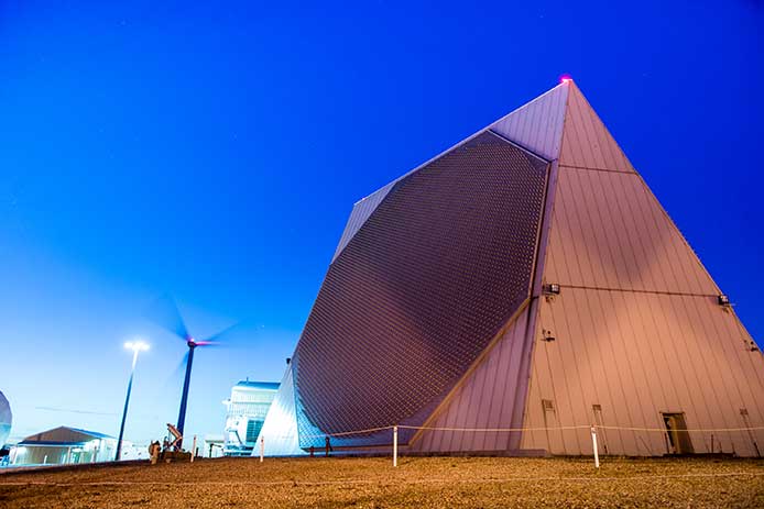 Qatar will receive a variant of this Early Warning Radar from Raytheon