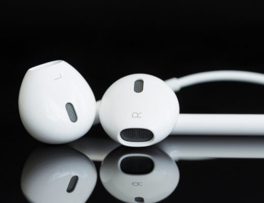 discover the things you can do with your iPhone headphones by if you just press the center button