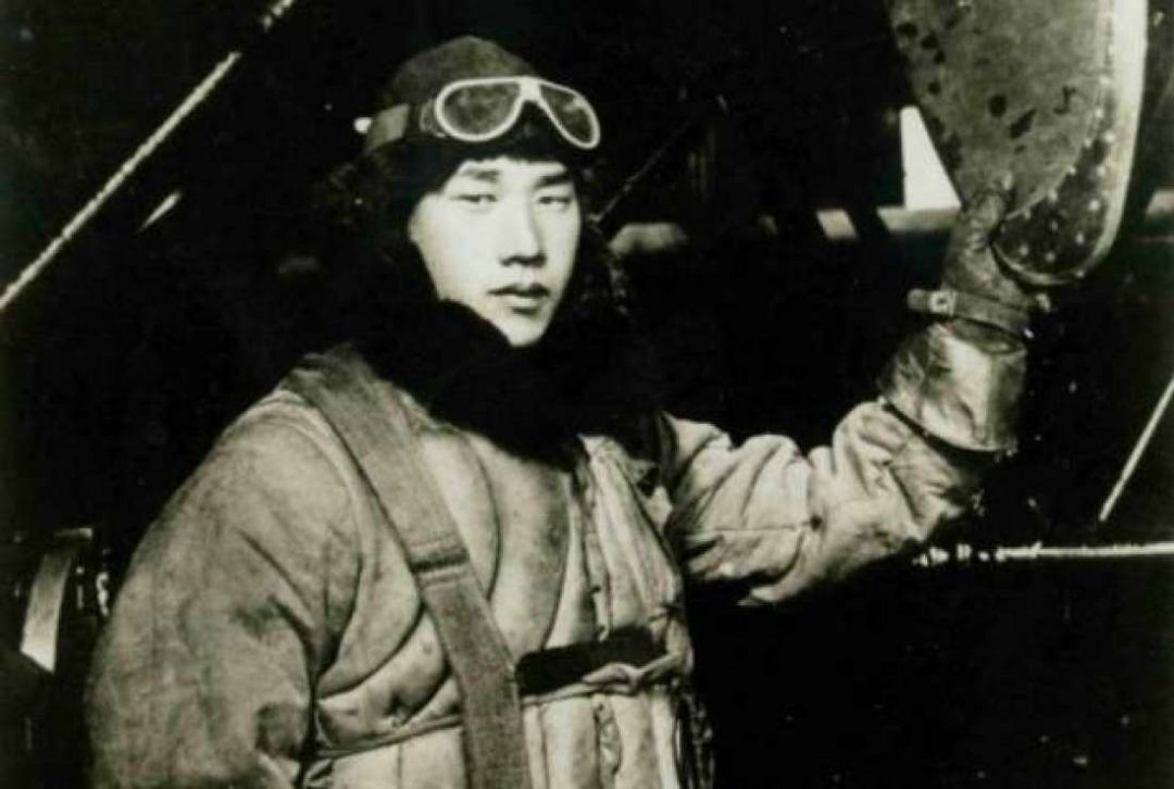 Japanese navy pilot Nobuo Fujita became an honorary citizen of Brookings, Oregon, after he tried to fire bomb it