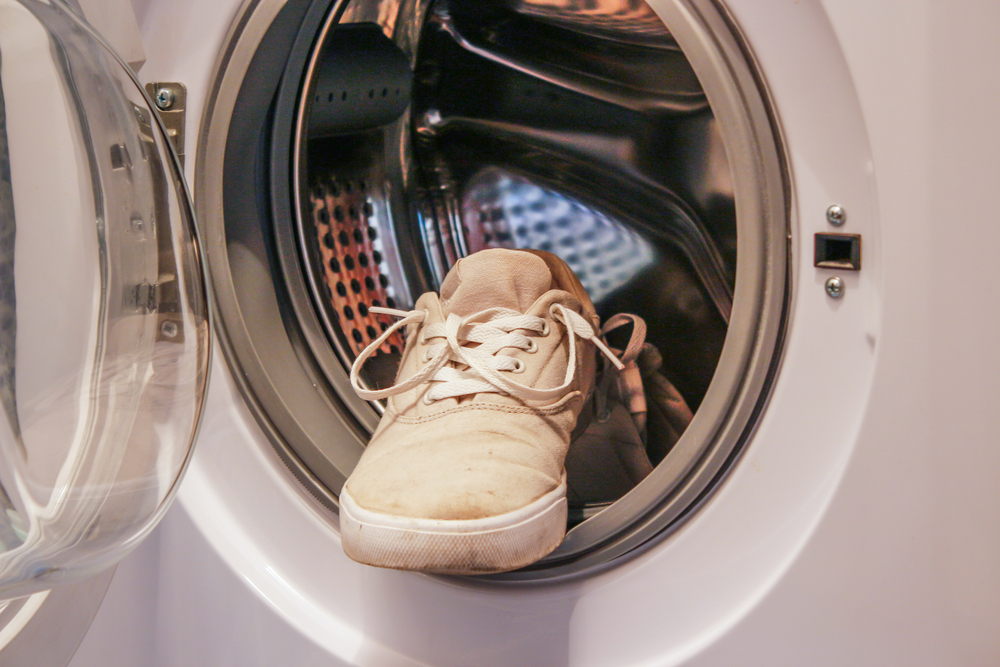 how to clean your white shows using a washing machine
