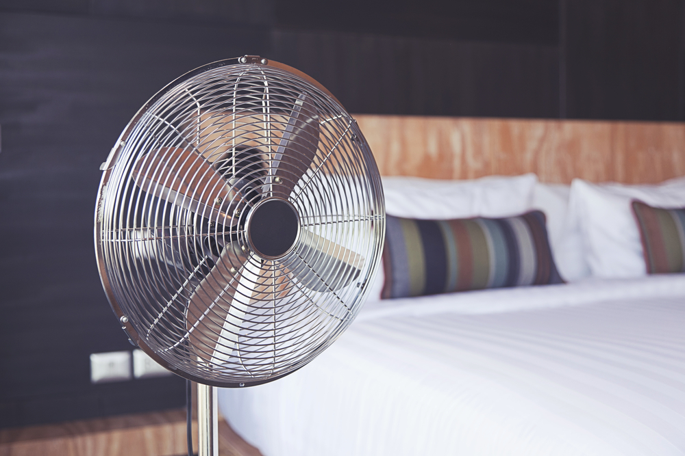 no matter how hot it gets, sleeping next to a fan is dangerous