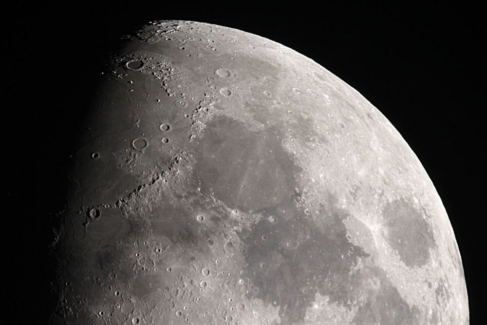 The moon - Scientists have found water ice on the lunar surface