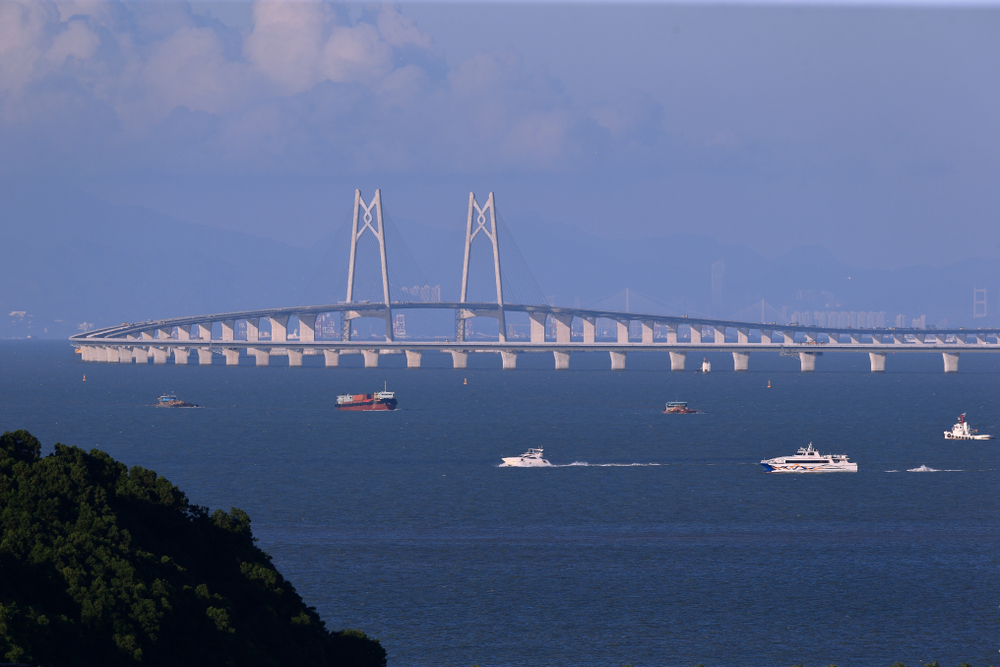 China opened the world's longest sea bridge, connecting Hong Kong, Macau and Zhuahi